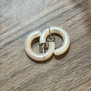 Avon Cream Pearl Earrings